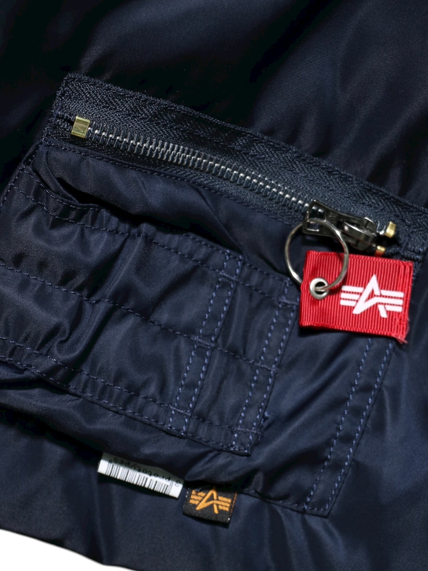 BOMBER SLEEVE BAG