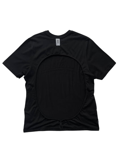 BACKLESS TEE